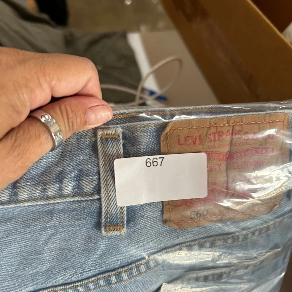Levi's Jeans Mens Size 40x30 560 Comfort Fit Light Wash Blue Denim Relaxed Baggy